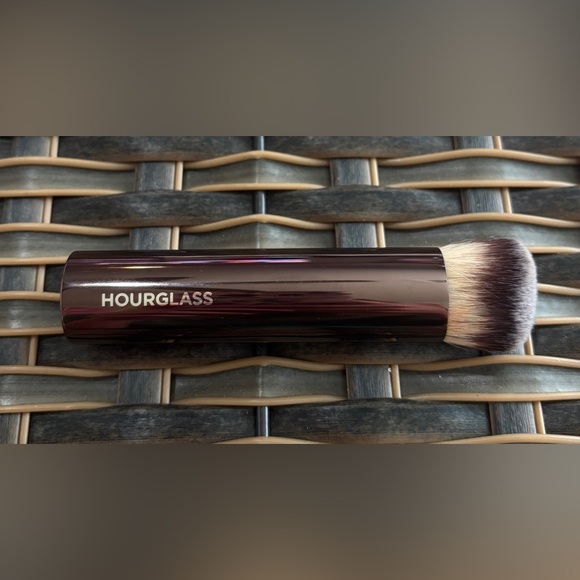 Pinceau à Fond De Teint Hourglass Vanish - Pour Un Fini Impeccable, Neuf Dans Son Emballage